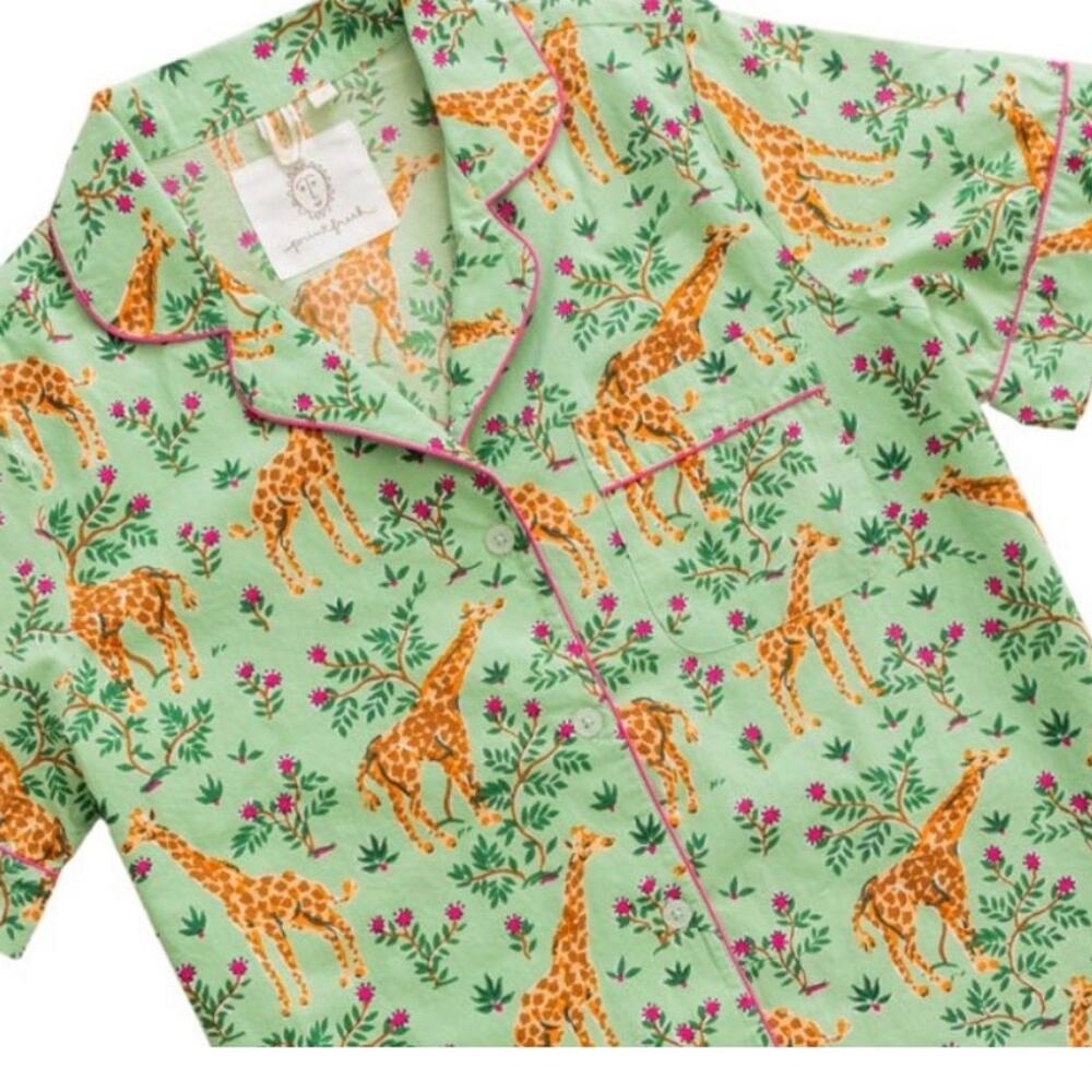 Printfresh Grazing Giraffes Button Up Sleep Shirt Sage Green Pockets Size Small